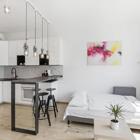 Ag Premiere - Modern With Balcony Near Center 브라티슬라바