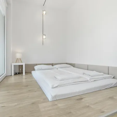 Ag Premiere - Modern With Balcony Near Center *